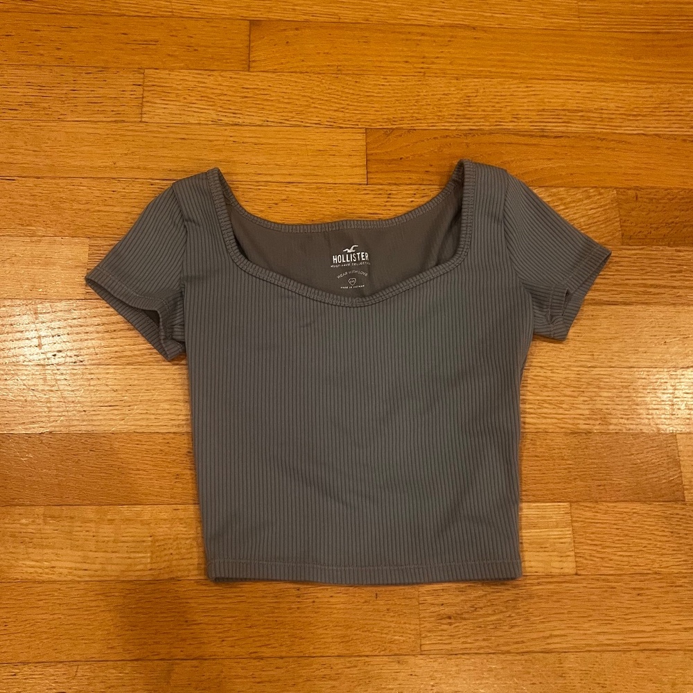hollister baby tee